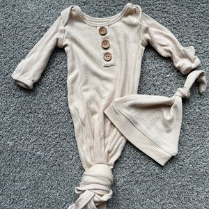 Caden Lane Newborn Knotted Gown